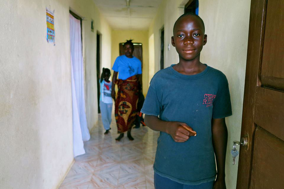 Tây Phi Hơn 3 700 trẻ em bị mất cha mẹ vì Ebola